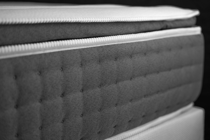 Pack lit complet 140x200 cm - Matelas + Sommier Gris + 2 oreillers + Couette - Vingt-Six PLUS